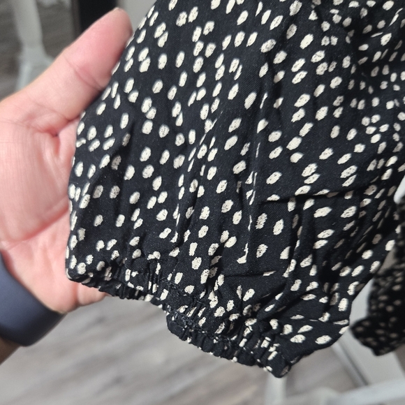 Urban Romantics Black and Cream smocked  Peplum Top Sz Large - Picture 5 of 7